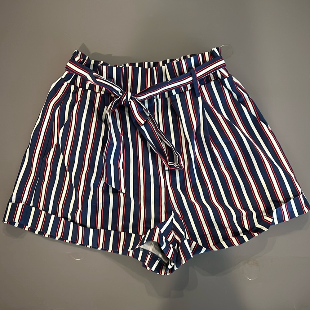 striped/tie belted shorts